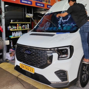 Dán Phim Cách Nhiệt Cho Ford Transit