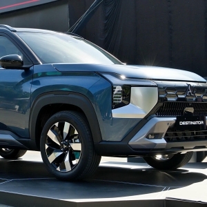 Dán Phim Cách Nhiệt Mitsubishi Destinator