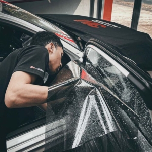 Dán phim cách nhiệt ô tô tại Bình Chánh