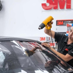 Dán phim cách nhiệt ô tô tại Hóc Môn