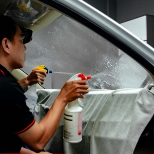 Dán phim cách nhiệt ô tô tại quận 2