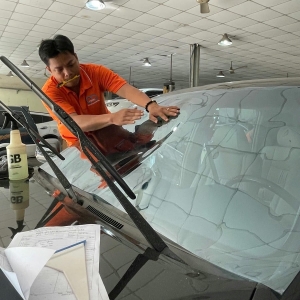 Dán phim cách nhiệt ô tô tại Thuận An